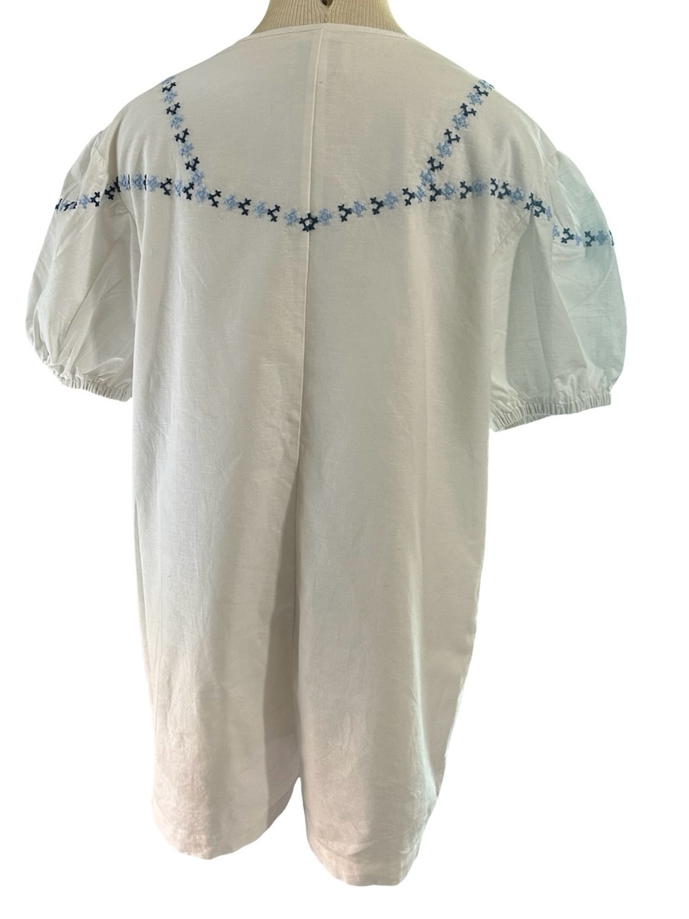 MABLE White Embroidered
Puff Sleeve
Romper Size L - Picture 4 of 9
